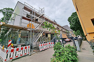 Energetische Sanierung Ev. Kita Alt-Tempelhof: neuer seitlicher Eingang, 14.6.2023 (© Andreas Kaul)