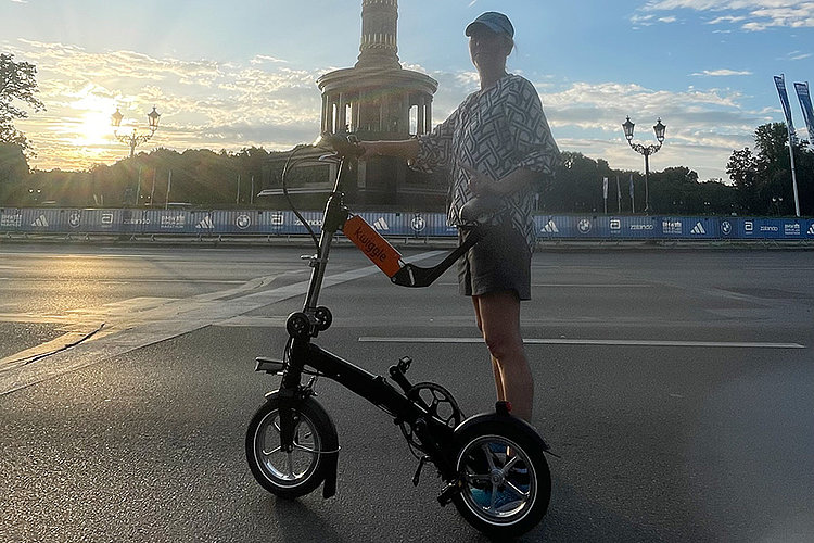 Ev. Kitaverband Mitte-West: Dagmar Landmann, erste Nutzerin des EKBO-Projekts Jobrad (© Vincent Dornbusch)