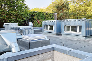 Erweiterung Ev. Kita Plötzensee: Dach Altbau, 3.9.2024 (© Andreas Kaul)