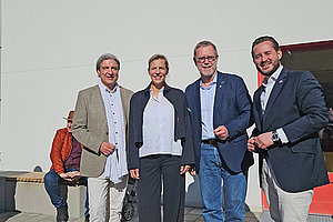 Ev. Kita Regenbogenland: Eröffnung Neubau 22.4.2026 | v. l.: Superintendent Carsten Bolz, Vorständin Ev. Kitaverband Mitte-West Ingrid Klein, GKR-Vorsitzender Reinhard Naumann, Bezirksstadtrat Simon Hertel  (© Juliane Kaelberlah)