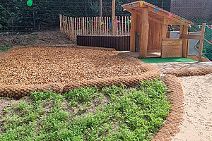 Ev. Kita Grünes Dreieck: Fertiggestellter Krippenspielplatz, 17. Juni 2025 (© WFP Bernward Benedikt Jansen Landschaftsarchitekt:innen)