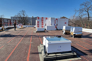 Neubau der Ev. Kita Regenbogenland: Dämmung Dach, 20.3.2025 (© Andreas Kaul)