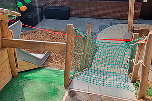 Ev. Kita Grünes Dreieck: Fertiggestellter Krippenspielplatz, 17. Juni 2025 (© WFP Bernward Benedikt Jansen Landschaftsarchitekt:innen)