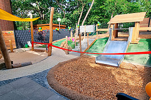 Ev. Kita Grünes Dreieck: Fertiggestellter Krippenspielplatz, 17. Juni 2025 (© WFP Bernward Benedikt Jansen Landschaftsarchitekt:innen)