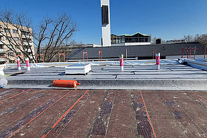 Neubau der Ev. Kita Regenbogenland: Dämmung Dach, 20.3.2025 (© Andreas Kaul)