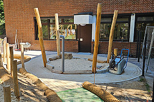Neugestaltung Krippenspielplatz der Ev. Kita Grünes Dreieck, 13.5.2025 (© Sabine Böttcher)