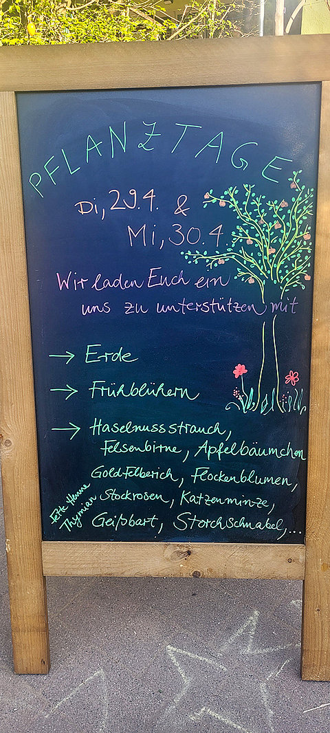 Ev. Kita Kreuz: Ostern/Frühling 2025, Pflanzaktion 29./30. April (© Lisa Sinapius)
