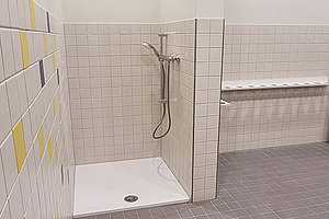 Erweiterung Ev. Kita Wunderhaus (ehem. Plötzensee): Kinderbad Dusche, 15.10.2024 (© Andreas Kaul)