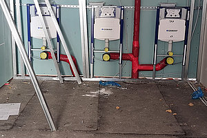 Neubau der Ev. Kita Regenbogenland: Verlegung Medien, 20.3.2025 (© Andreas Kaul)