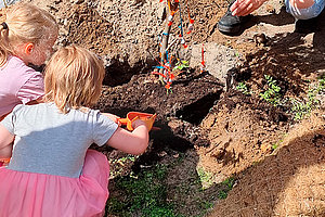 Ev. Kita Grünes Dreieck: Eröffnung Krippenspielplatz, 17. Juni 2025 (© WFP Bernward Benedikt Jansen Landschaftsarchitekt:innen)