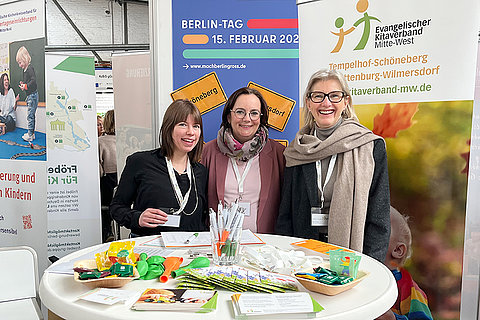 Vertreterinnen des Ev. Kitaverbandes Mitte-West auf dem Berlin-Tag am 15. Februar 2025 (© Heidrun Jansen)