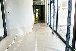 Erweiterung Ev. Kita Plötzensee: Verbinder Altbau-Neubau, 25.6.2024 (© Andreas Kaul)