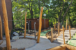 Neugestaltung Krippenspielplatz der Ev. Kita Grünes Dreieck, 13.5.2025 (© Sabine Böttcher)